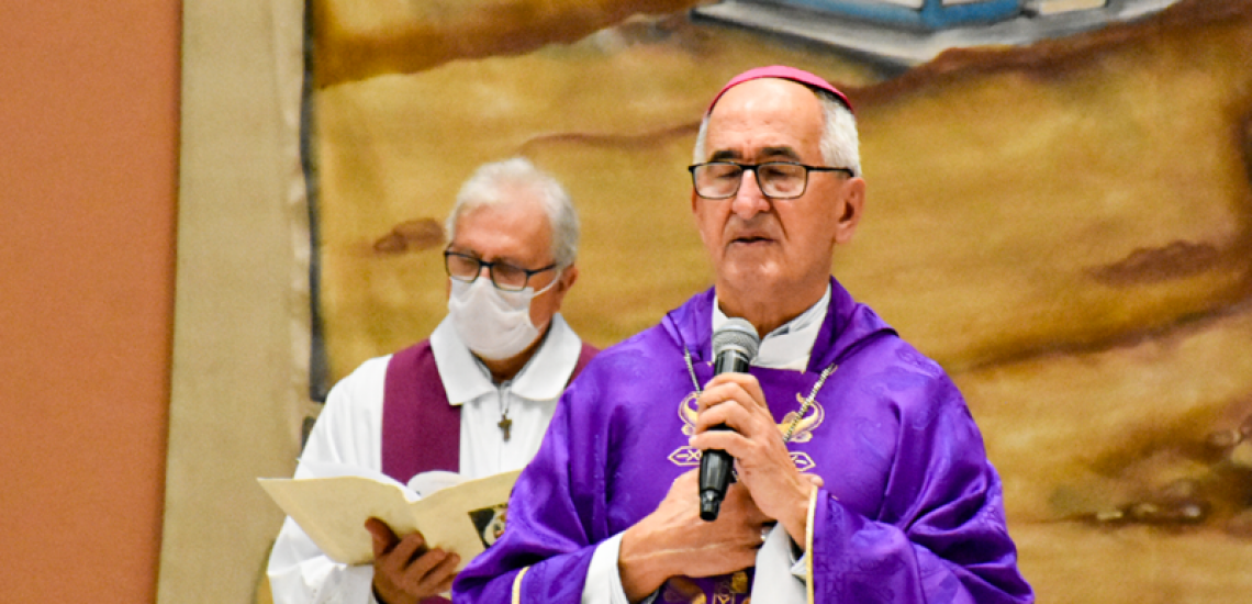 O bispo emérito da Diocese de Colatina e Reitor do Santuário Diocesano Nossa Senhora da Saúde, dom Décio Sossai Zandonade, segue se recuperando satisfatoriamente contra à Covid-19.