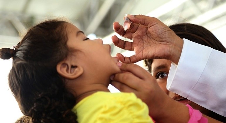 Queda da cobertura vacinal infantil coloca Brasil sob ameaça de surtos de doenças do passado