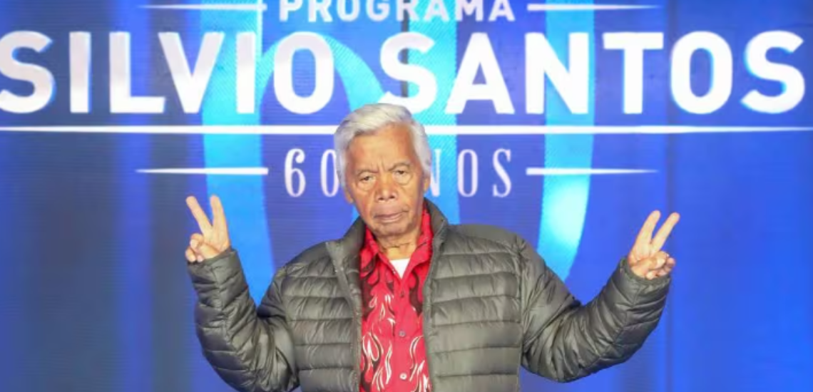 Roque, assistente de palco de Silvio Santos, é internado após desmaio